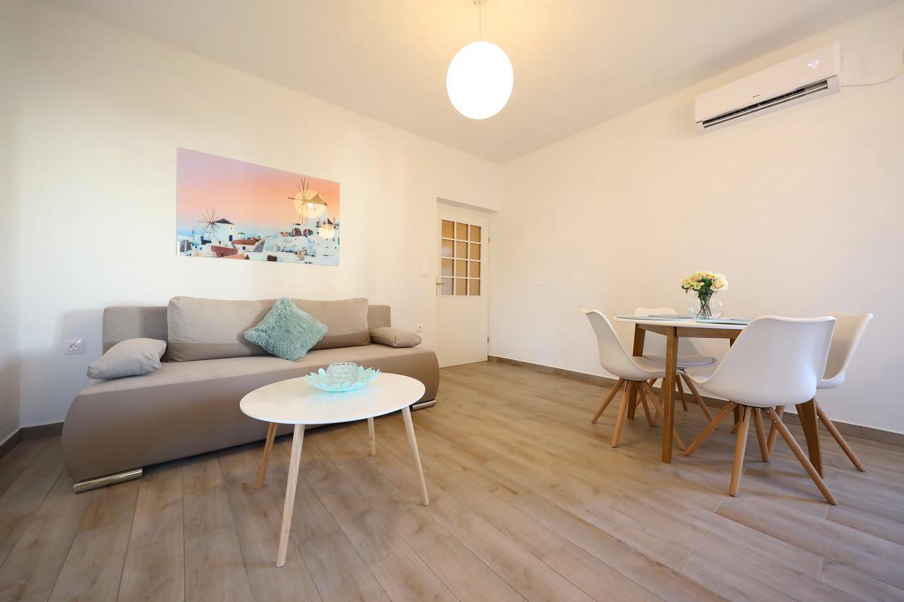 Apartments Kiara บาร์บินเย ภายนอก รูปภาพ